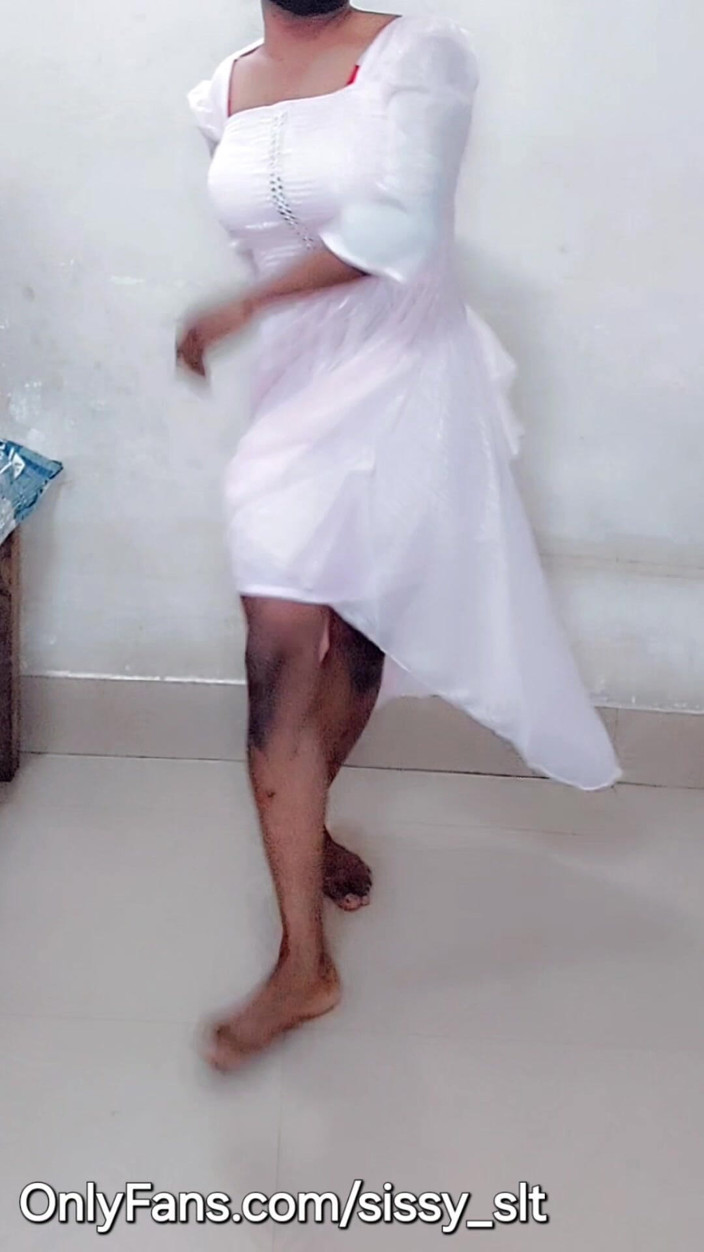 Sissy Slut Simran: Desi sissy crossdresser con piccolo cazzo impotente