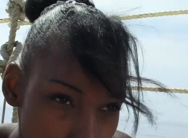 Black Jass: La ragazza nera di baywatch aiuta un ragazzo nel bisogno