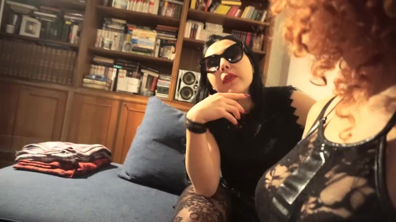 Lady Mesmeratrix Official: Три девушки из женского доминирования обожают играть со своими рабынями