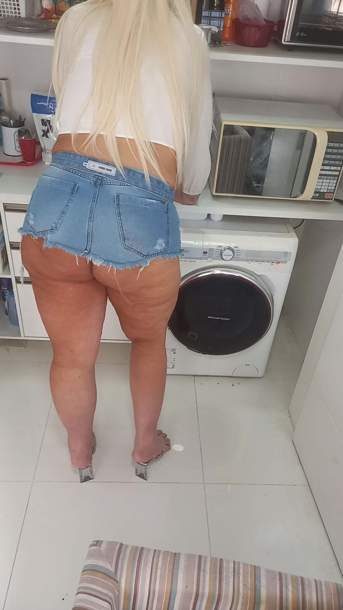Sexy ass CDzinhafx: Pantat seksi saya dalam skirt mini!