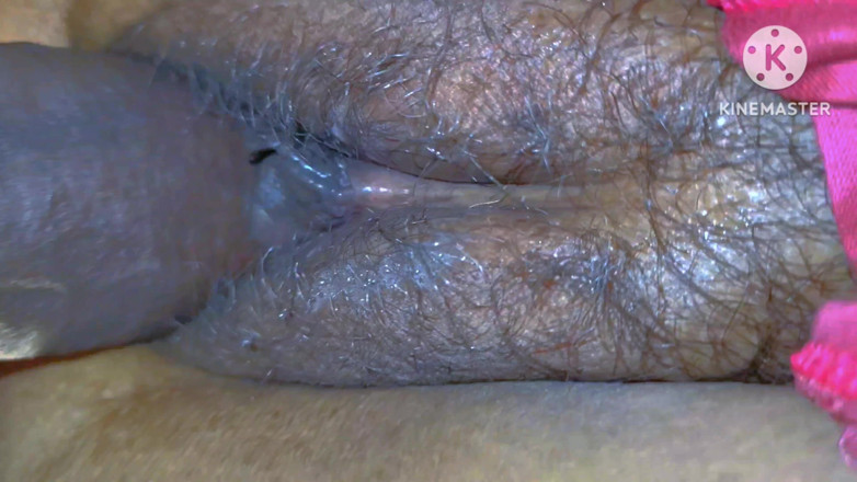 Hardcore Lover: Ma demi-sœur enlève son short pour montrer son gros cul...