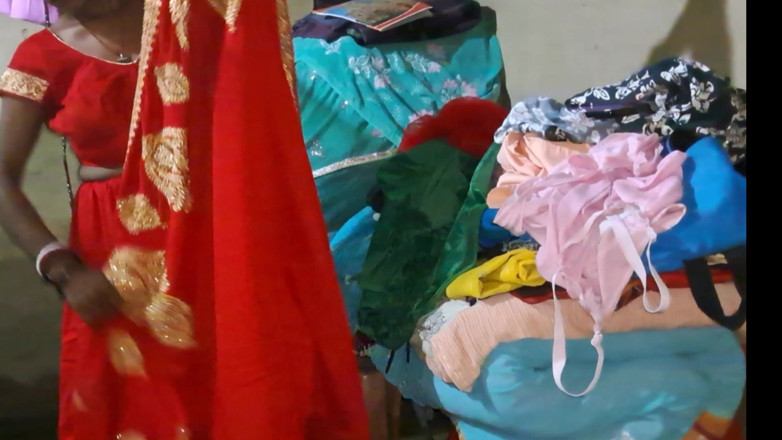 Trilokinath: Kakak ipar desa bihari lagi ganti baju di rumah
