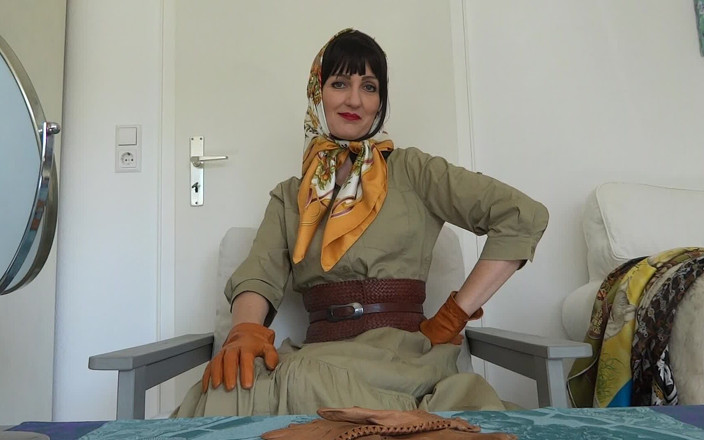 Lady Victoria Valente: Lenços de seda adequados para um vestido de safari