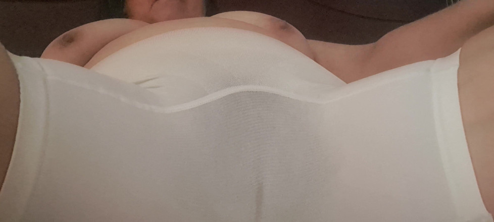 Mommy big hairy pussy: En attrapant la coquille au-dessus de la culotte, à quel point...