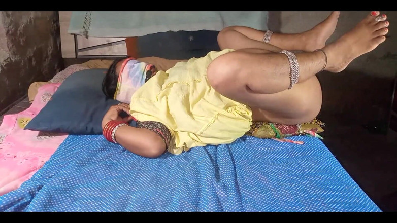 Amrita: Vidéo de sexe avec ma demi-sœur desi indienne