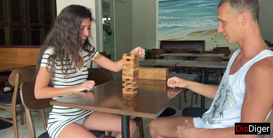 Dis Diger: Novia perdió su anal en un juego de Jenga y...