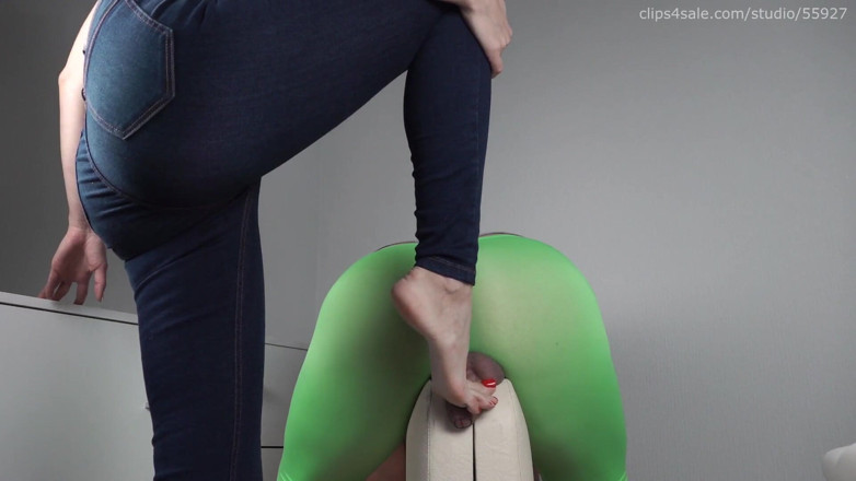 Homemade ballbusting: Pik crush spelen