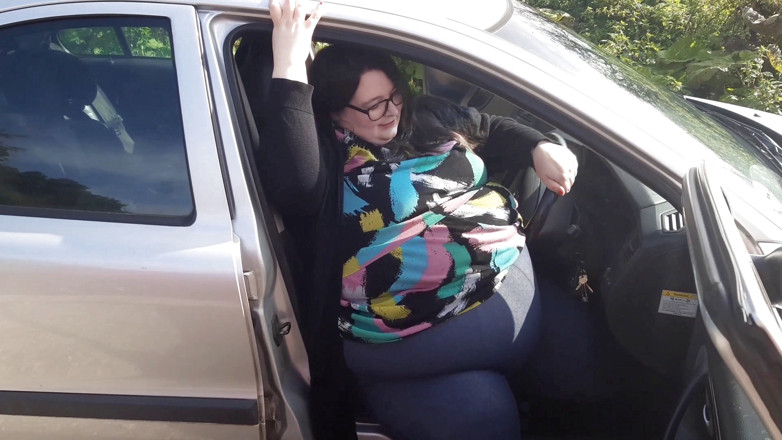 SSBBWLadyBrads: İri güzel kadın ssbbw arabaya sığmaya zorlıyor + bluopers