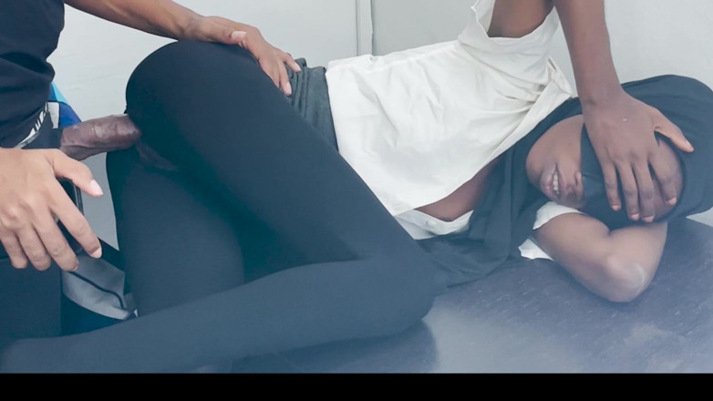 Petite Erotic Africa: Bu küçük zenci kadın bu büyük yarağı almayı seviyor