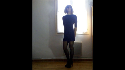 Faustine: Crossdresser Faustine khiêu vũ gợi cảm.