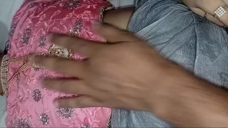 MrsShivani: 身なりの良いインド人の女の子が兄の友人に犯された