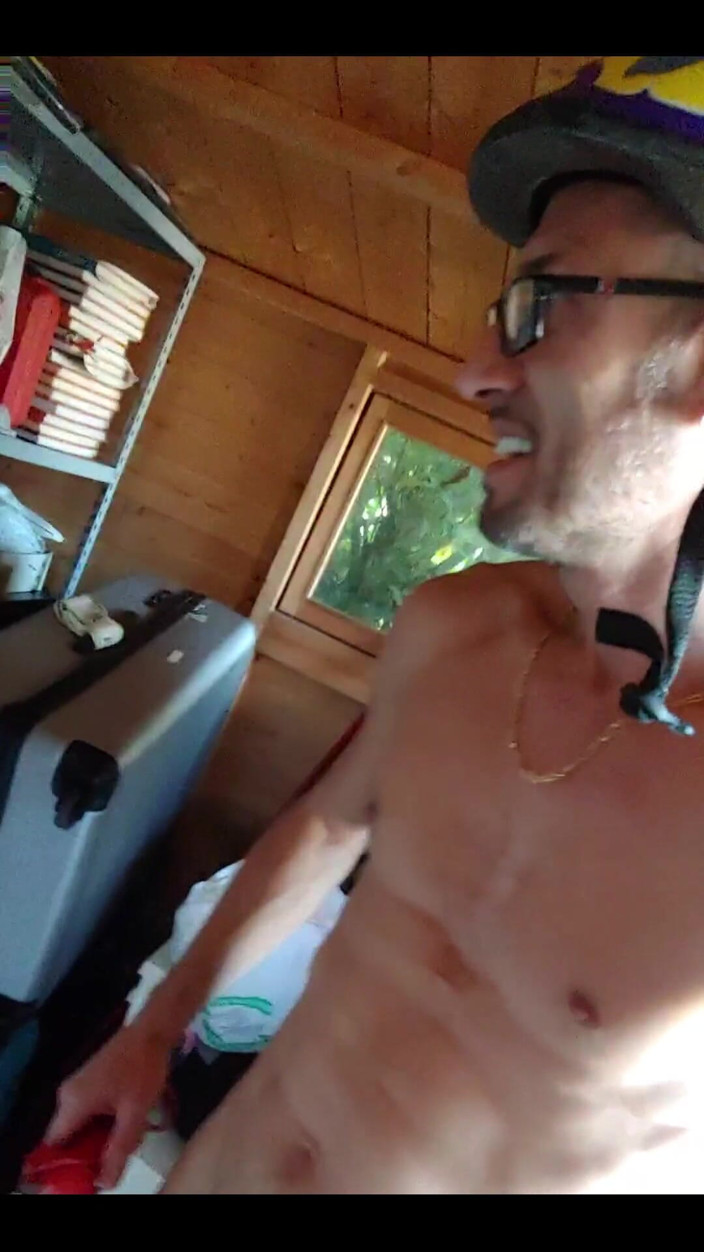 Boy jerking off: Kleine Reparaturen