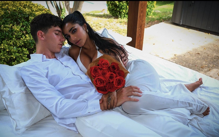 Yasmina Khan: Do Il Mio Culo a Mio Marito per San Valentino...