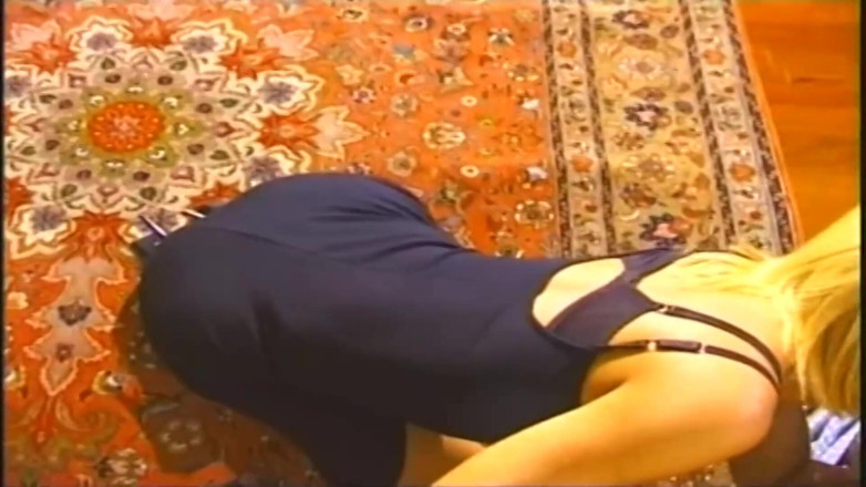 Transcumzcom: Trojka šukání pro sexy transsexuálku