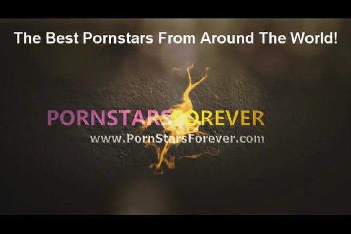 Pornstars Forever: Wunderschöne brünette mit schönen titten gibt einen erstaunlichen handjob