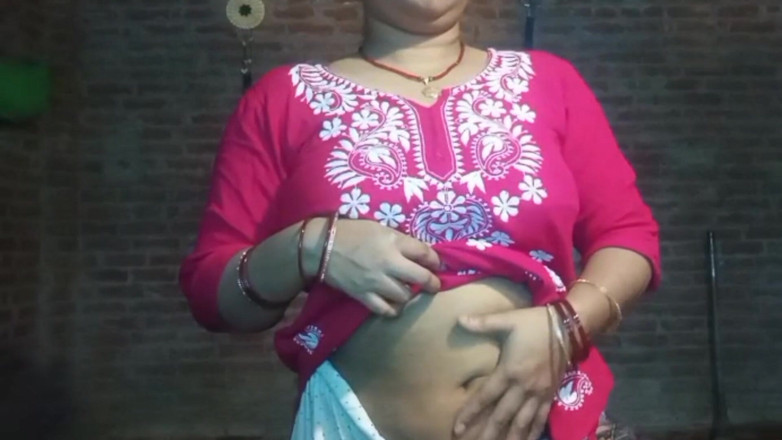 Manjushukla: Pokaz nago i palcówka.