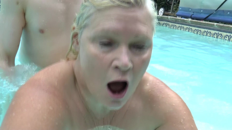 Big Boobs6: Joder con mujer caliente tetona en la piscina