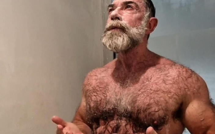 JackvanDean: Peludo padrastro musculoso duchándose