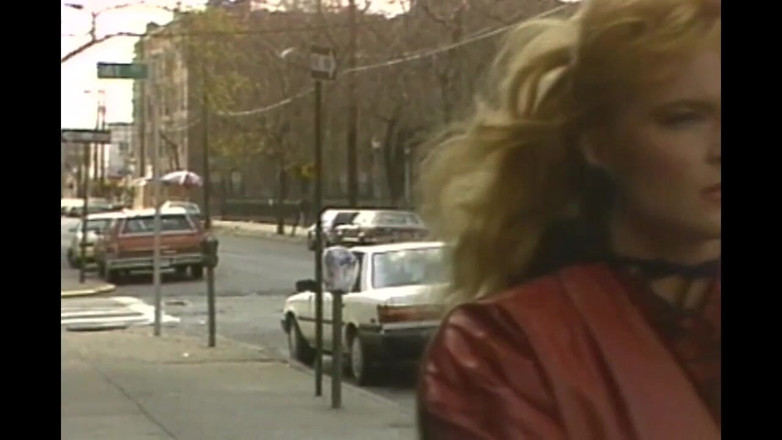 Vintage megastore: Une MILF sexy à la chatte poilue avide de sexe et...