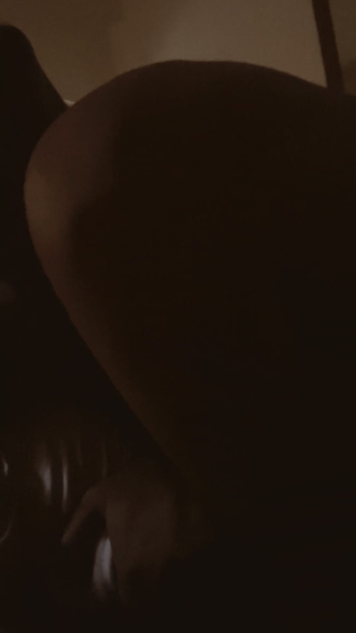 Slider: Conversation coquine avec ma voisine et plaisir
