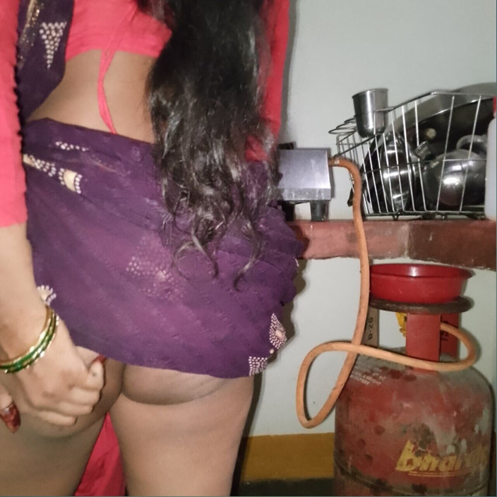 Hot prachi: Část 1, Šukám velké v Kichen místnosti, když vaří nejlepší Maggie