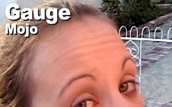 Picticon BiSexual: Gauge &amp; Mojo suce un facial au bord de la piscine