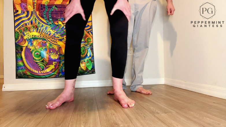 Peppermint Giantess: Tu pequeño tamaño 13 pies vs mi giganta talla 16 pies - dominación...