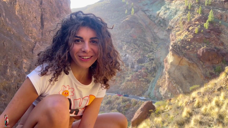 LadyAna: Ma copine prend une grosse bite dans le canyon
