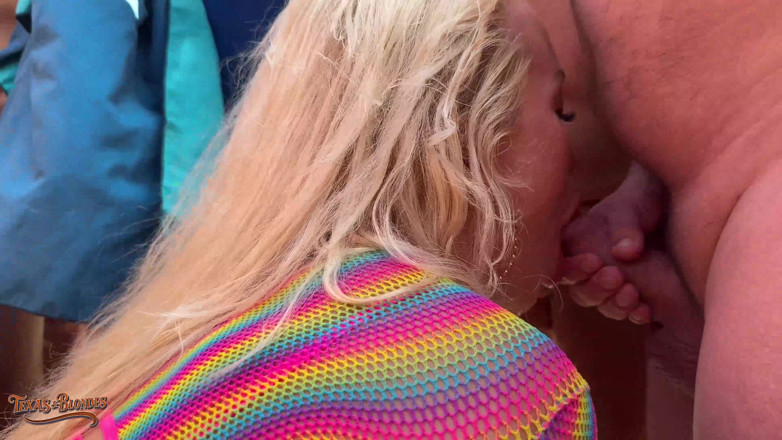 Texas and blondes: Blonďatá kočička Vera Jarw je ošukaná do pusy velkými ptáky!