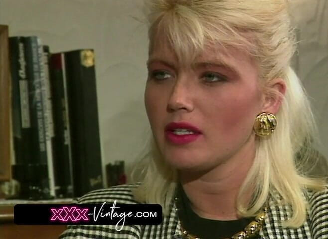 XXX-Vintage: Carolyn Monroe mahukan keseronokan XXL