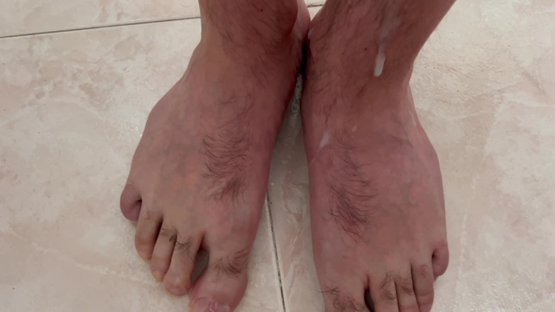 ItalianBigDick22: 意大利打手枪射在脚上