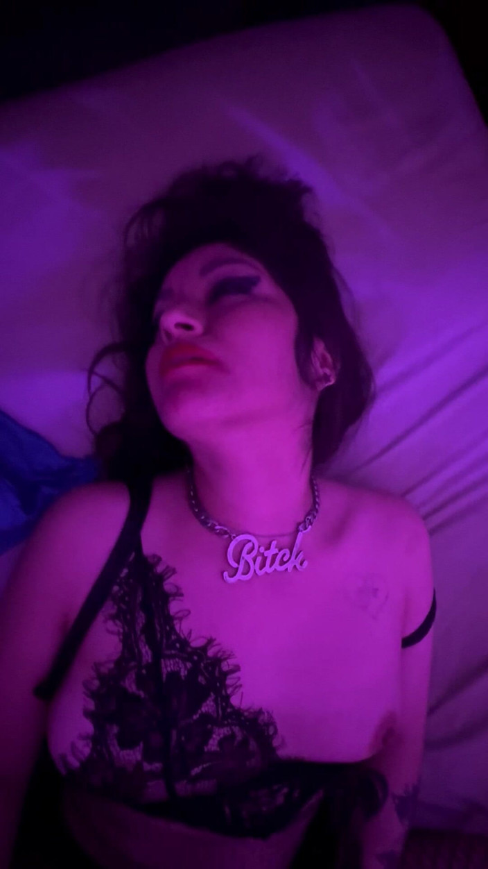 Janes Bedroom: Я люблю, коли тато дарує мені множинні оргазми