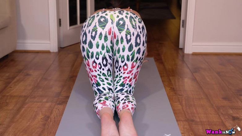 Wank it Now: Sophia smith - sessione di yoga arrapata
