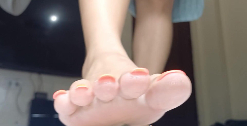 Queen Aurora: Tinies! Tunduk di hadapan Giantess Aurora sekali lagi! Di atas...
