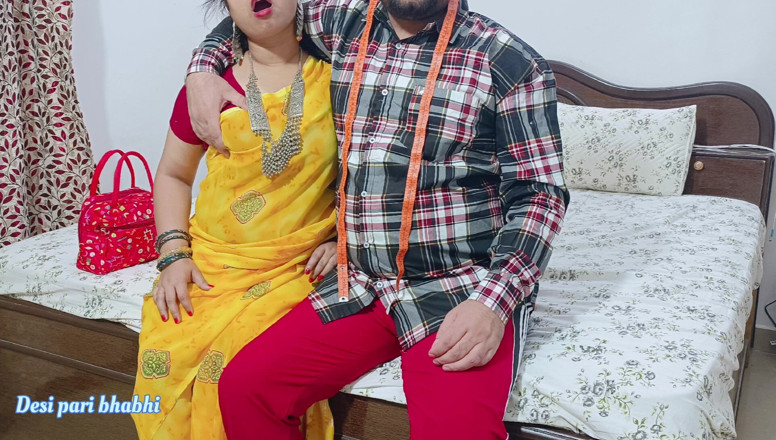 Desi Pari Bhabhi: 裁缝在他的商店里操热辣的印度女人。印地语音频视频