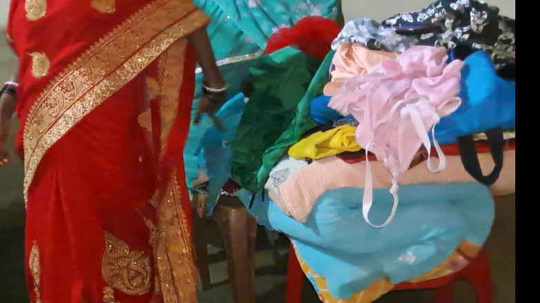 Trilokinath: Kakak ipar desa bihari lagi ganti baju di rumah