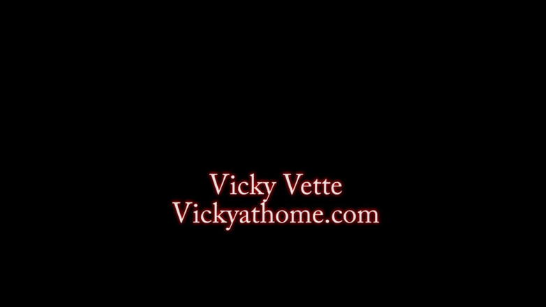 Vicky Vette: Vicky Vette warmt zich op op date-avond!