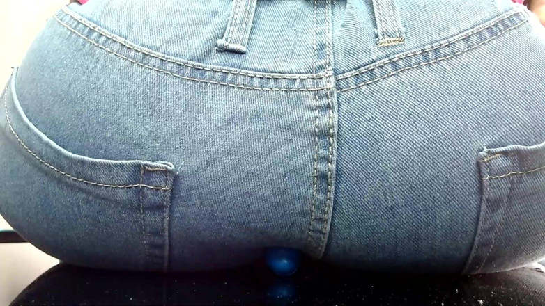 Maeling: Trampled dalam Seluar jeans dan pantat Denim