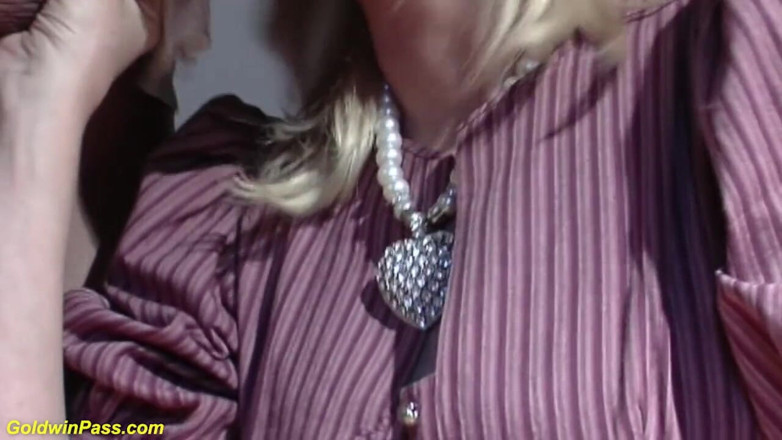 Goldwin pass: Une MILF allemande extrêmement sexy se fait enculer par son...