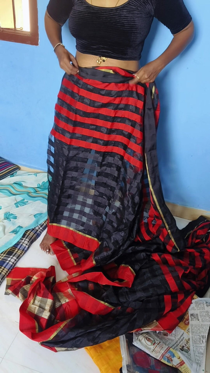 Benita sweety: Black Saree Memakai Pertunjukan Panas