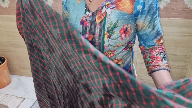 bdboygirl69: Deshi 浴室视频 - 孟加拉女孩在浴室里淋浴