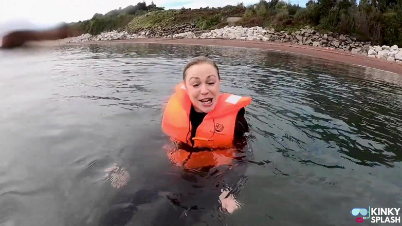 UKCuteGirl Lucy Lauren: Geschnallt, enge und schwebende frei - sexy Wetsuit Lebensjacke-test