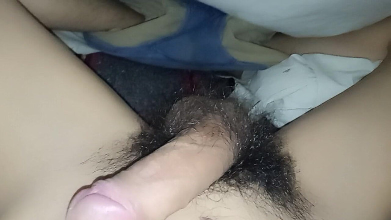 WolfGV: Cậu bé thủ dâm con cu to đầy lông của mình