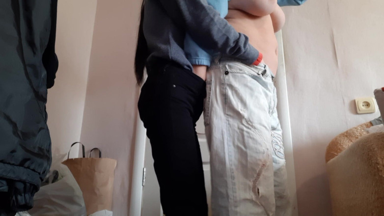 Lesbian-illusion: Moje přítelkyně a já se před všemi schováváme, že jsme lesbičky