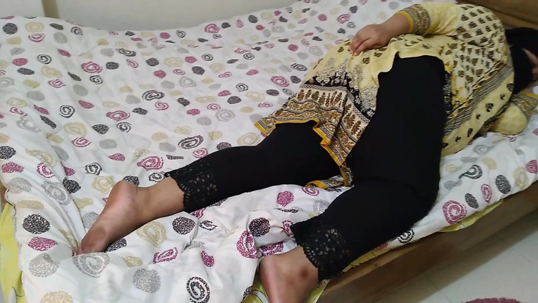 Aria Mia: India caliente y sucia tía depali folla con workboy en...