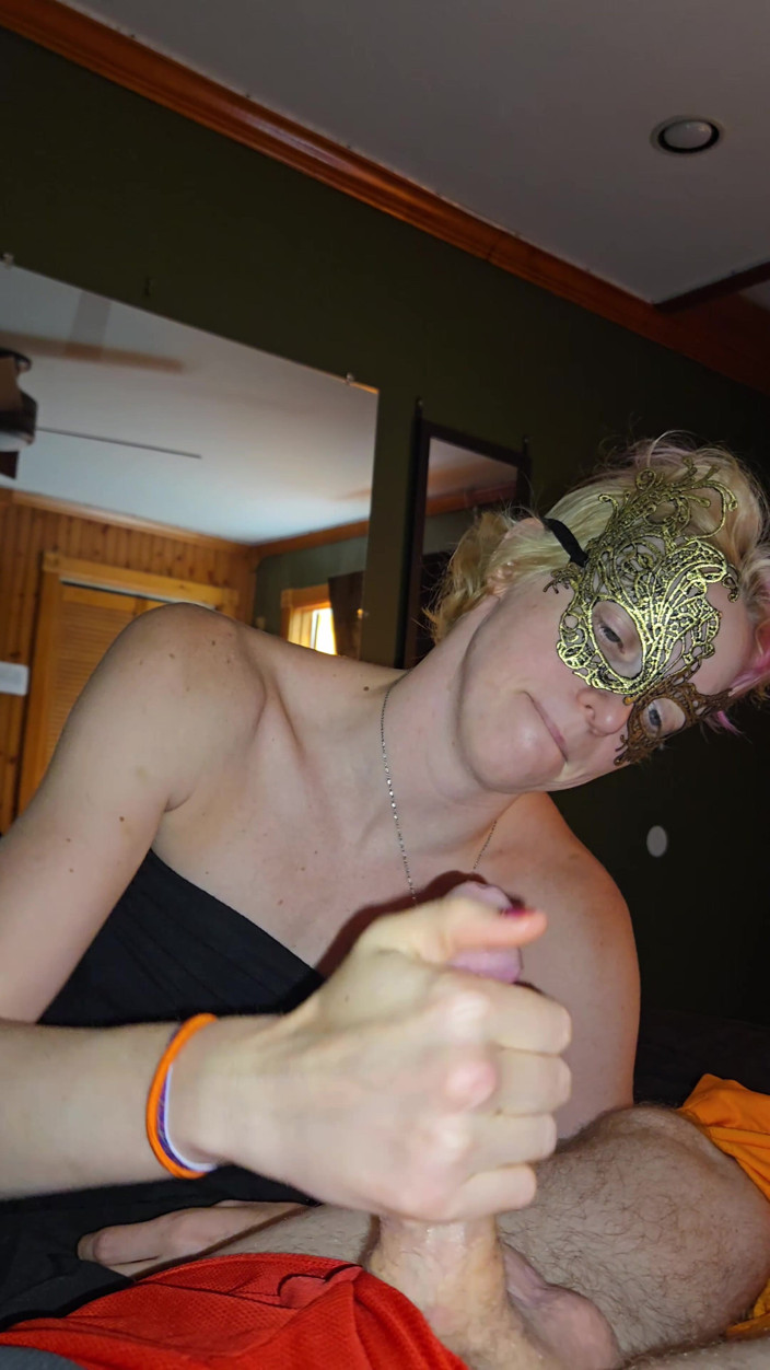 SexyGamerMomma: Rubia milf se masturba mientras da un trabajando con el...