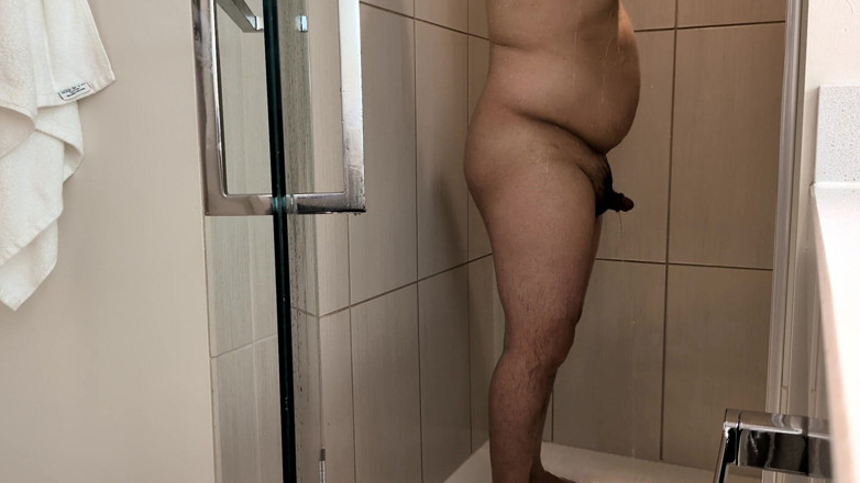 Azn Dad: Ayah tiri asia lagi asik masturbasi di kamar mandi hotel...