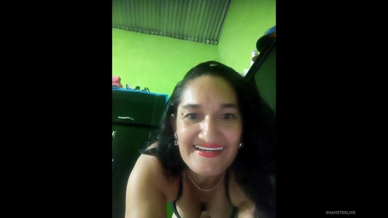 Anny Scorcia: Une GILF se masturbe la chatte