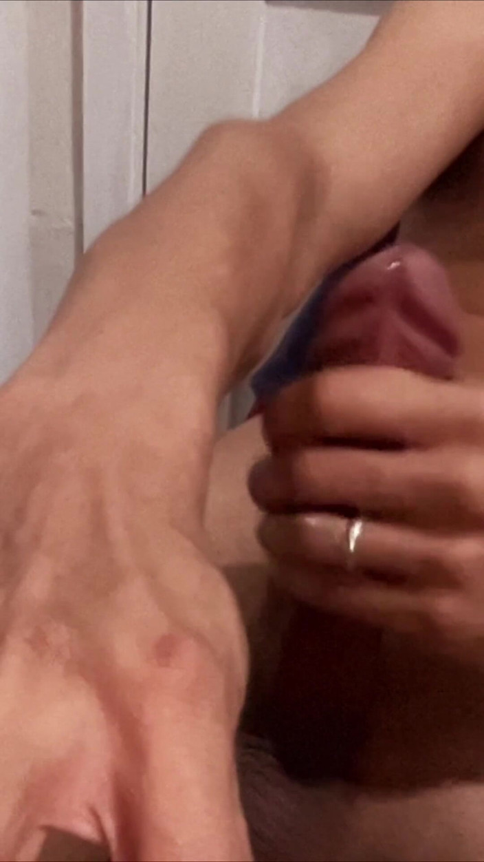 Naughty Cock: Masturbation en solo jusqu’à ce que ma bite squirte le...