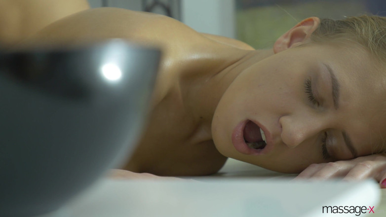 Massage X: 흑인 대물 자지에게 따먹히는 핫한 밀프